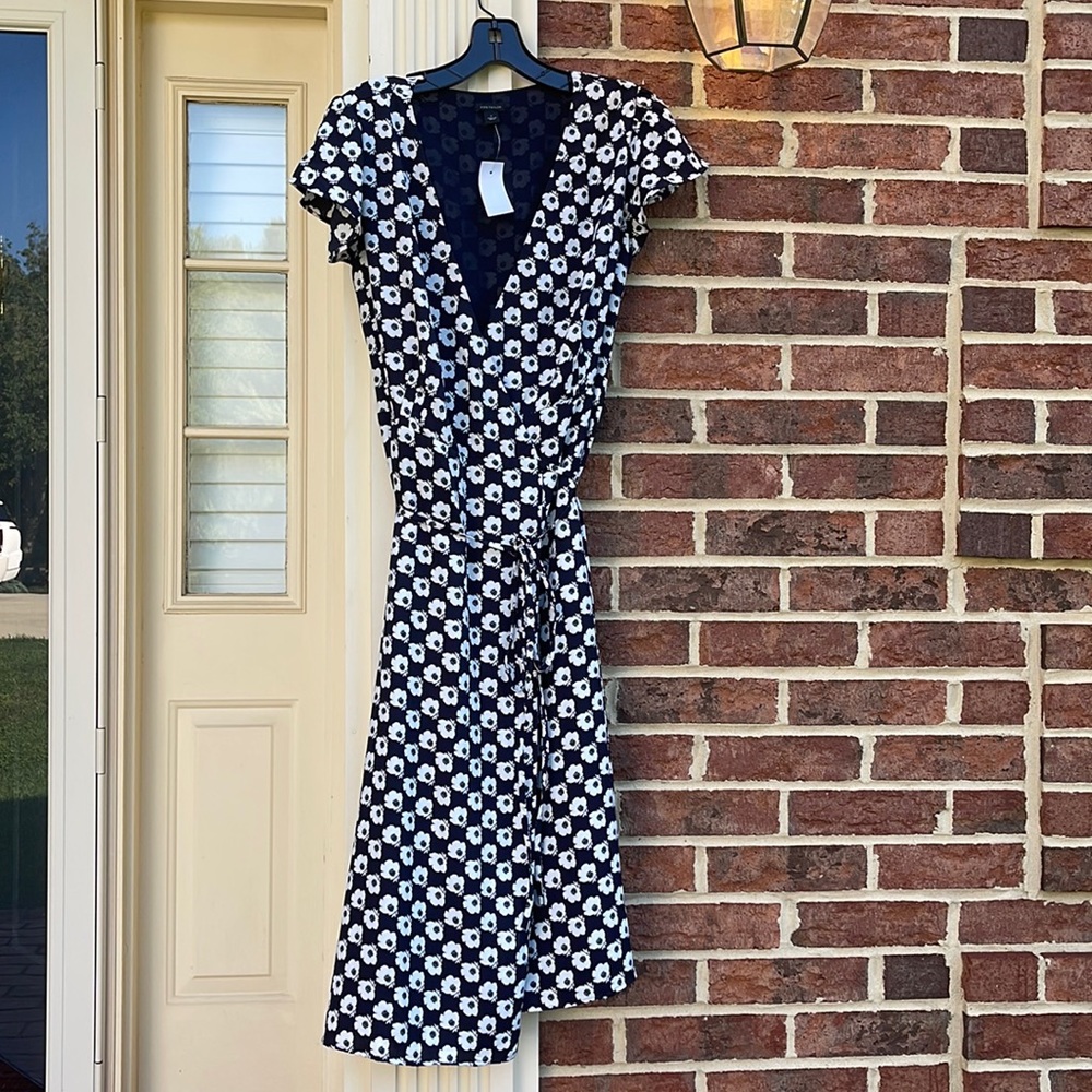 GORGEOUS ANN TAYLOR Wrap Dress NWT Size 4